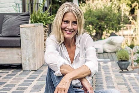 Does Hormone Therapy Fight Wrinkles Too?
