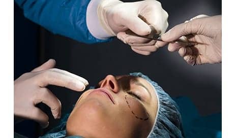 Victim of Fake Plastic Surgeon Was Operated on Without Anesthesia