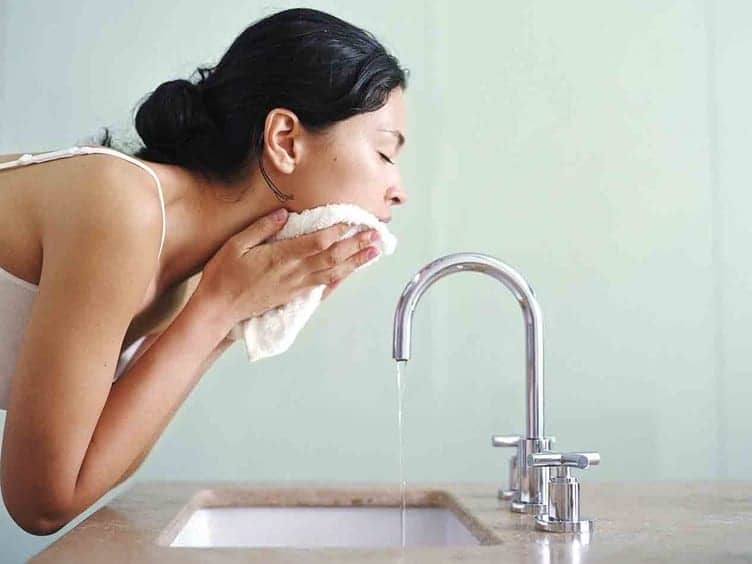 Why Dermatologists Want You to Consider the Oil-Cleansing Method