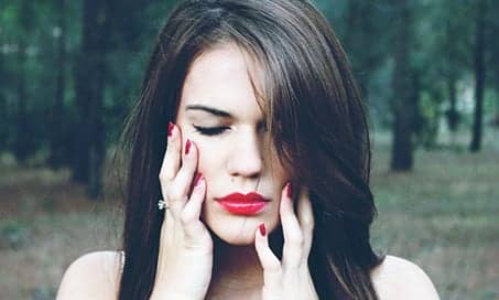 9 Signs Your Skin Is Aging Prematurely & You Should See A Dermatologist