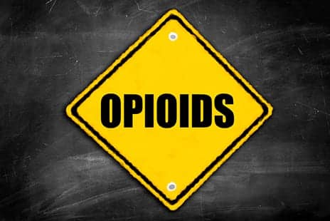 Plastic Surgeons Get Tips on Managing Opioid Addiction Risk