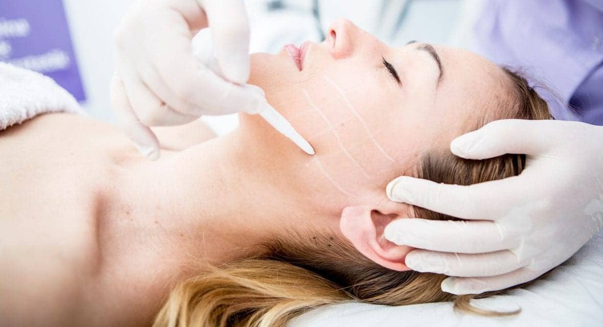 Why Face-Lifts Are Popular During the Holidays