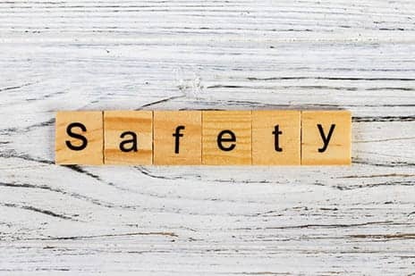 Expert Plastic Surgeons Stong and Talei Promote Their "Five Safety Musts Before You Go Under the Knife"