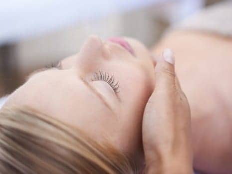 What’s Up With Dermaplaning? Here’s What Scalpel Facials Are Actually Doing to Your Face