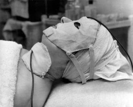 The Very Bizarre – and Scary – Beauty Treatments Women Went Through in the 1960s