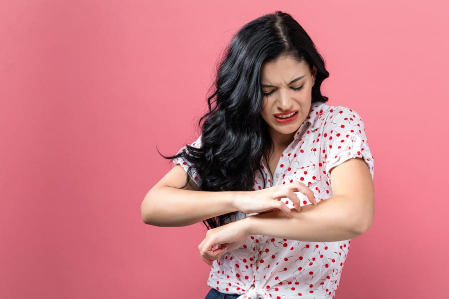 12 Treatments That Will Relieve Relentlessly Itchy Skin, According to Dermatologists