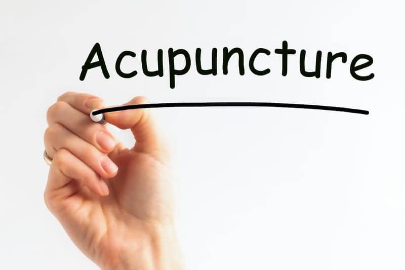 Cosmetic Acupuncture is the Natural Alternative to Botox That Works On Acne, Too
