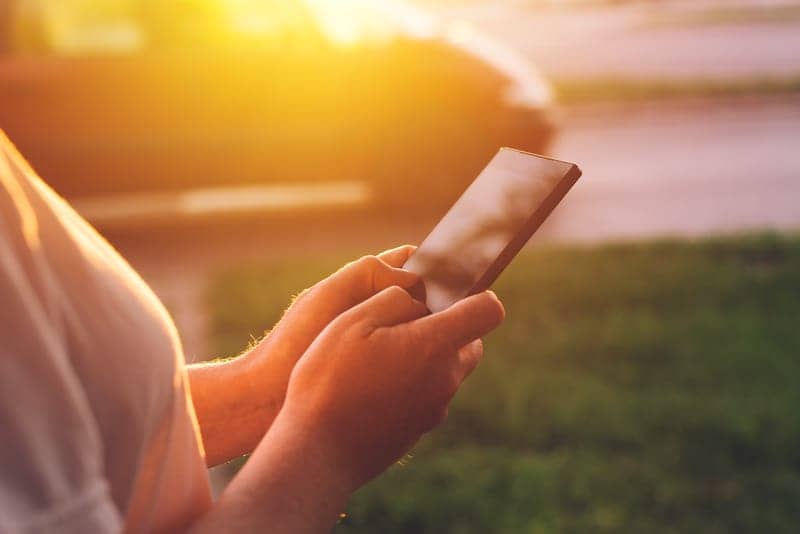 Blue Light From Digital Devices May Contribute to Skin Aging