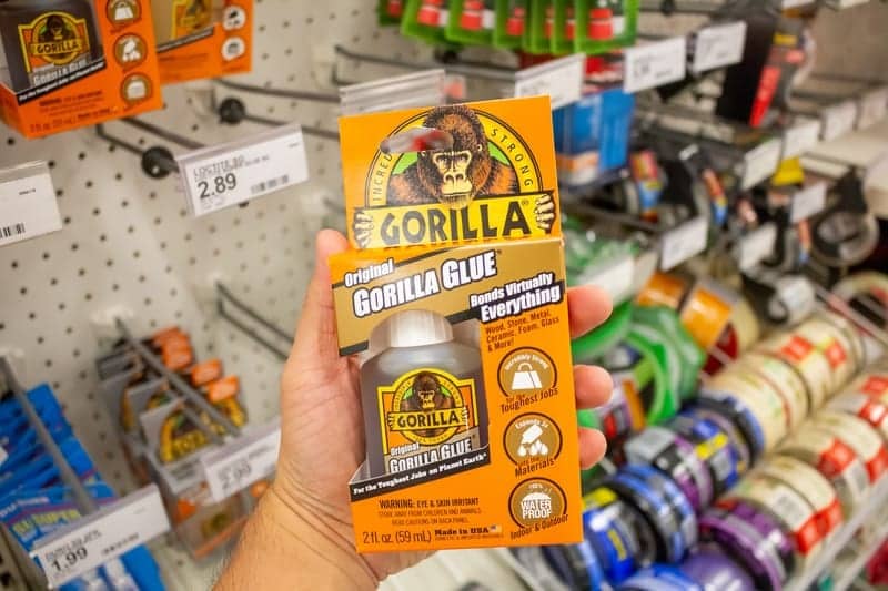 Beverly Hills Plastic Surgeon Offers to Remove Gorilla Glue from Woman’s Hair for Free
